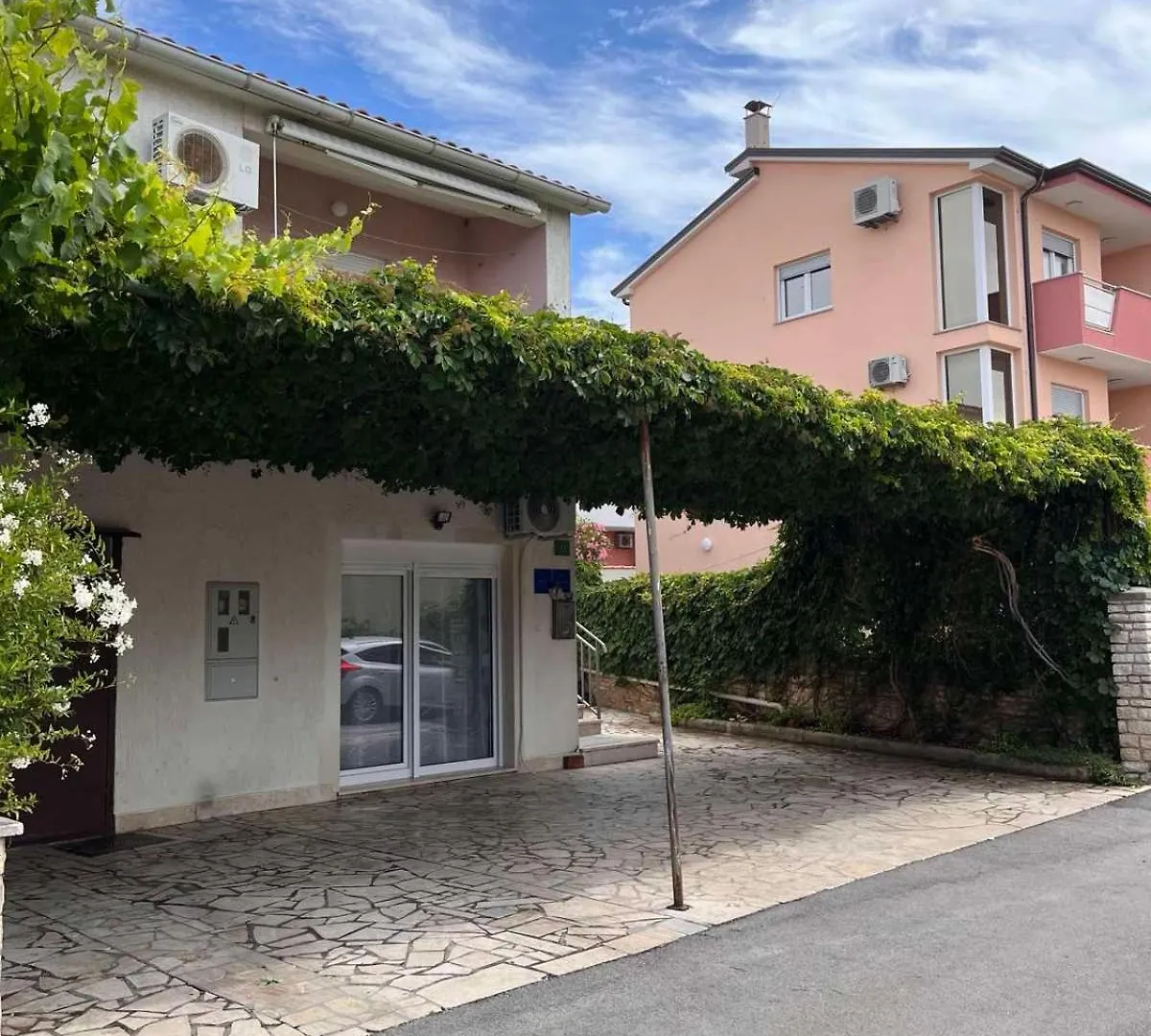 Apartments Mirijana Pula 0*,